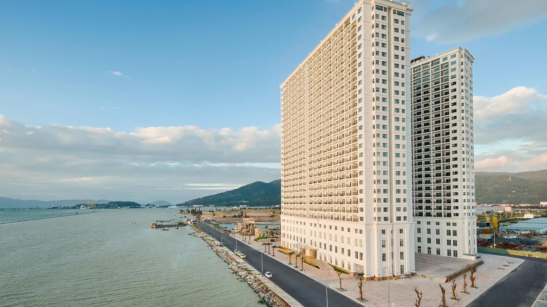 *****  Wyndham Danang Golden Bay Hotel Vietnam