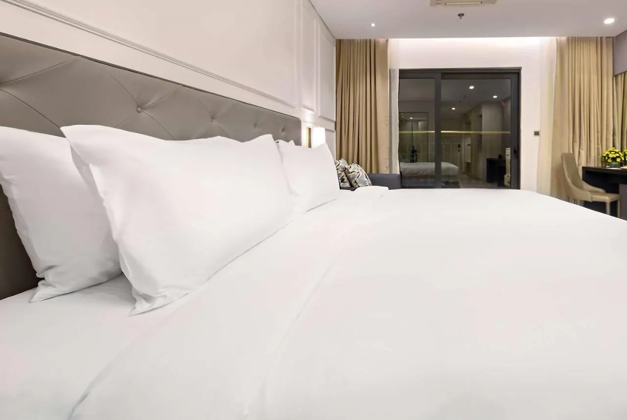Wyndham Danang Golden Bay Hotel